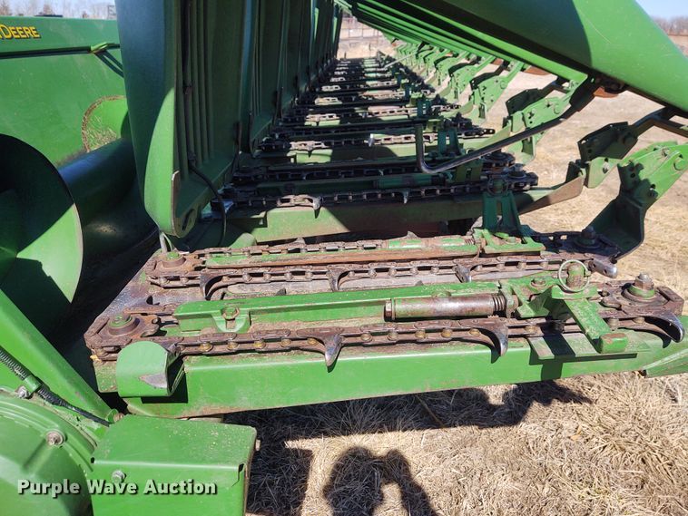 image for item FY9940 2004 John Deere 1293  corn head