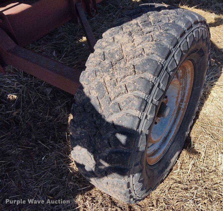 image for item FY9940 2004 John Deere 1293  corn head