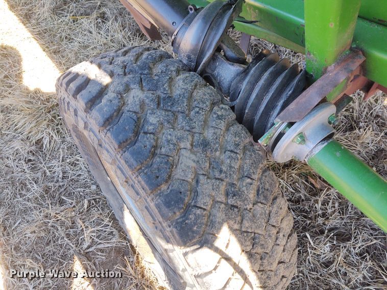 image for item FY9940 2004 John Deere 1293  corn head