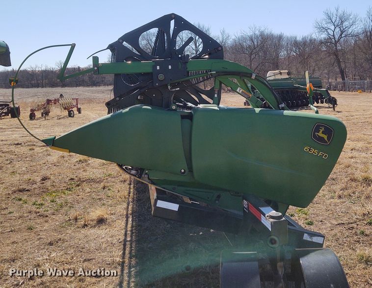 image for item FY9941 2013 John Deere 635FD  flex draper head