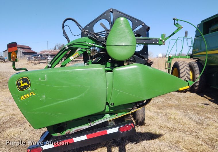 image for item FY9941 2013 John Deere 635FD  flex draper head