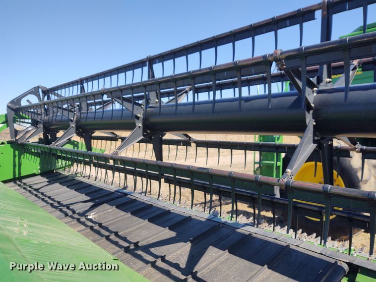 image for item FY9941 2013 John Deere 635FD  flex draper head