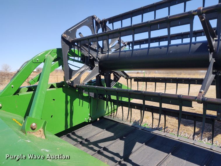 image for item FY9941 2013 John Deere 635FD  flex draper head