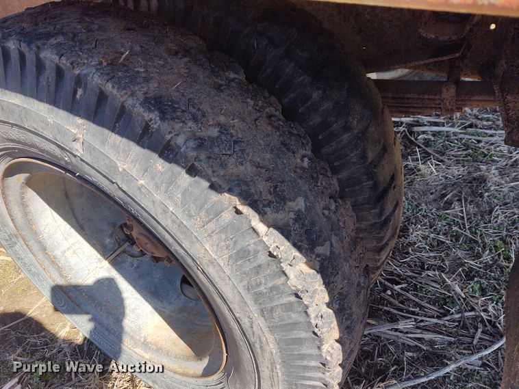 image for item FY9944 1979 Ford F600  grain truck