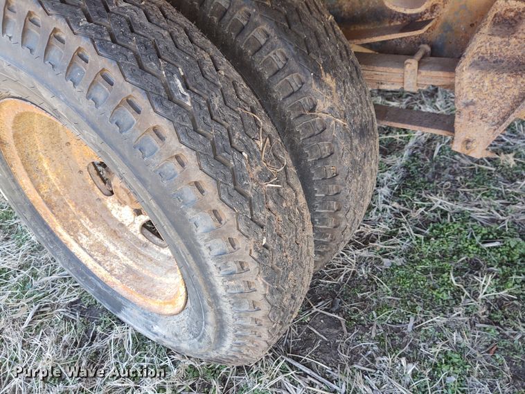 image for item FY9944 1979 Ford F600  grain truck