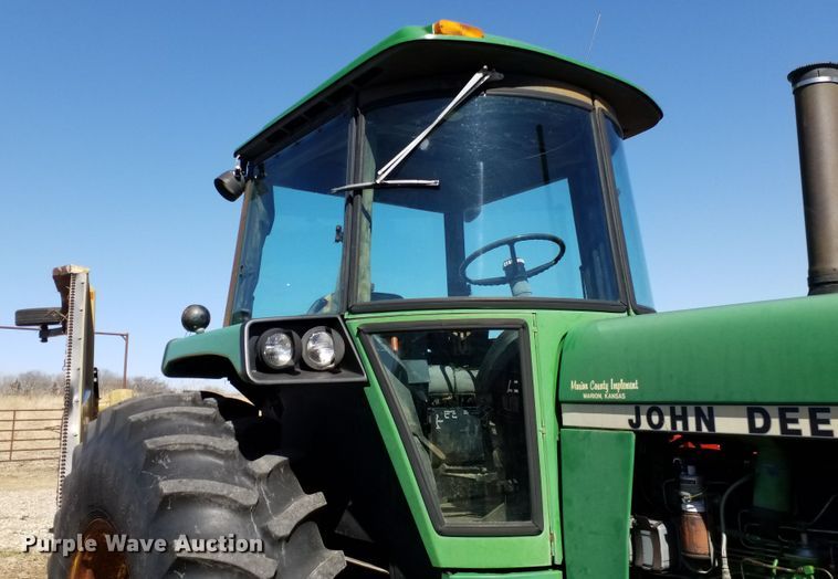 image for item FY9945 1982 John Deere 4640  tractor