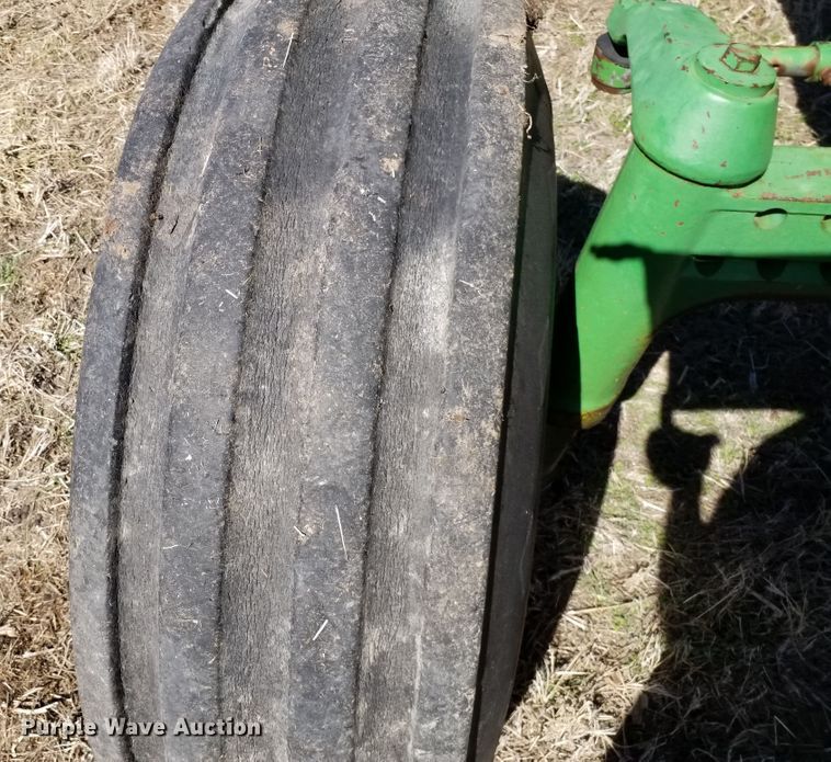 image for item FY9945 1982 John Deere 4640  tractor