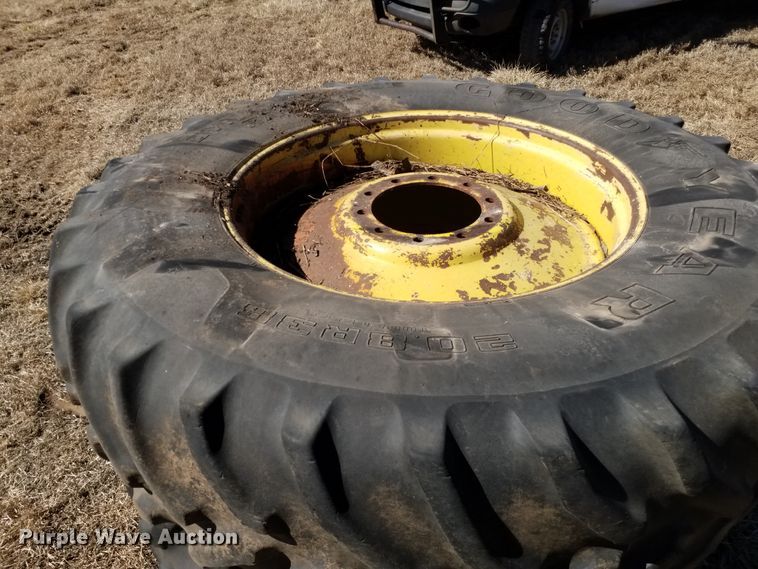 image for item FY9945 1982 John Deere 4640  tractor