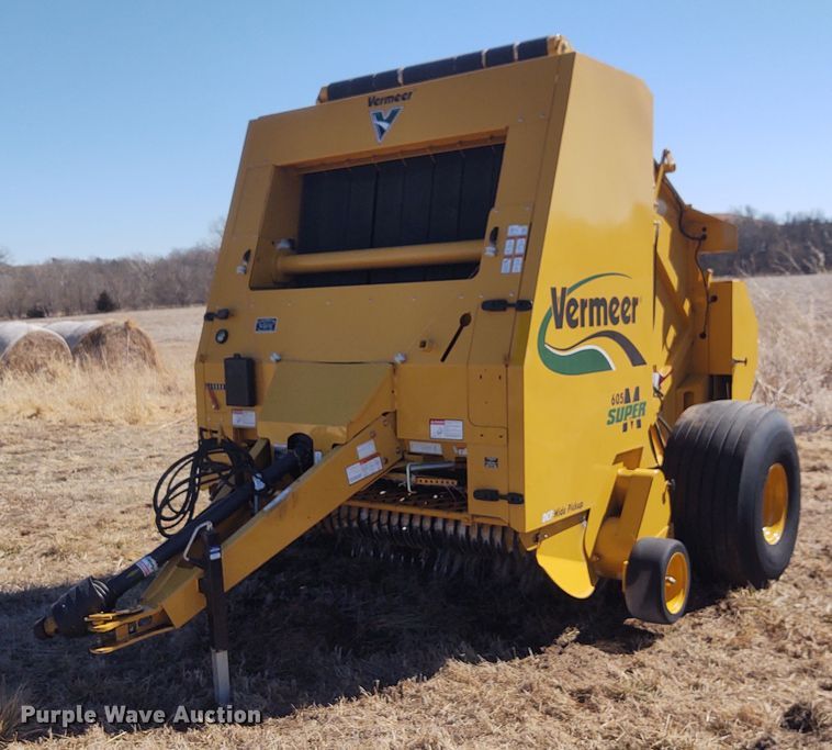 image for item FY9947 2012 Vermeer 605 Super M  round baler