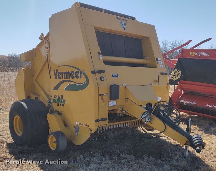 image for item FY9947 2012 Vermeer 605 Super M  round baler