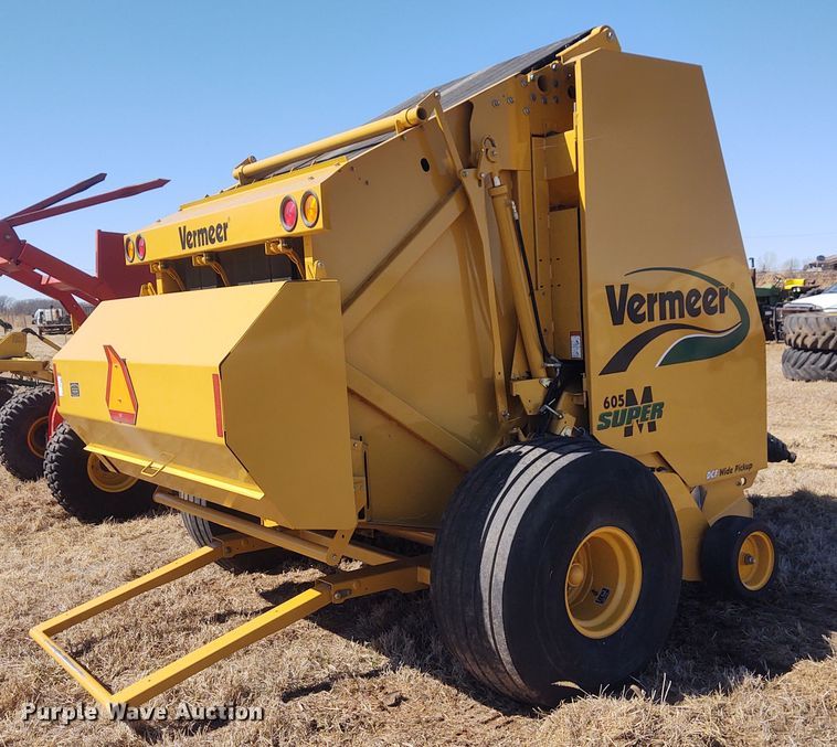 image for item FY9947 2012 Vermeer 605 Super M  round baler