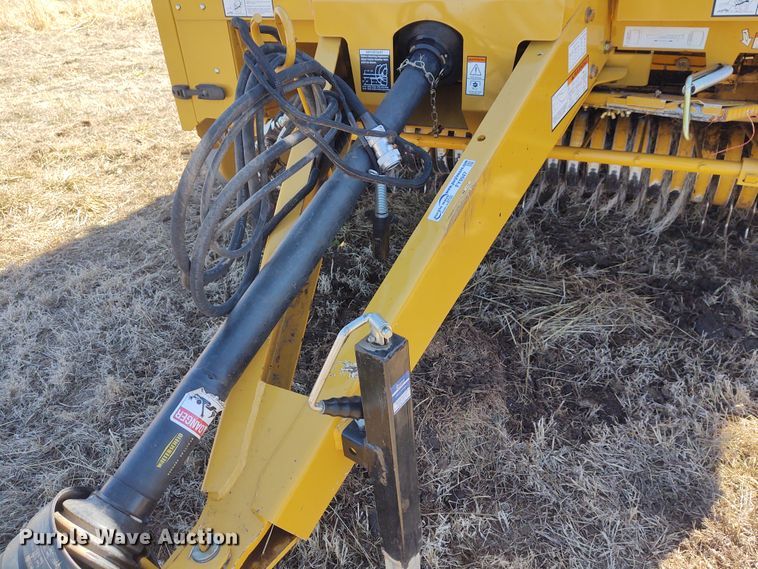 image for item FY9947 2012 Vermeer 605 Super M  round baler