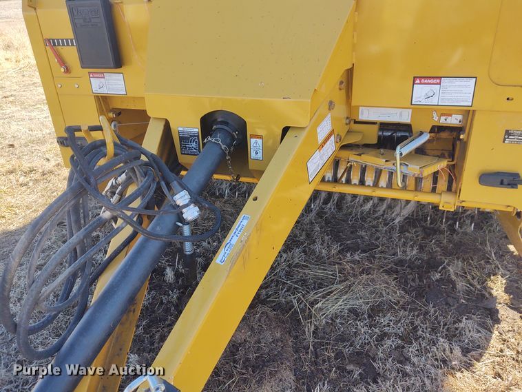 image for item FY9947 2012 Vermeer 605 Super M  round baler