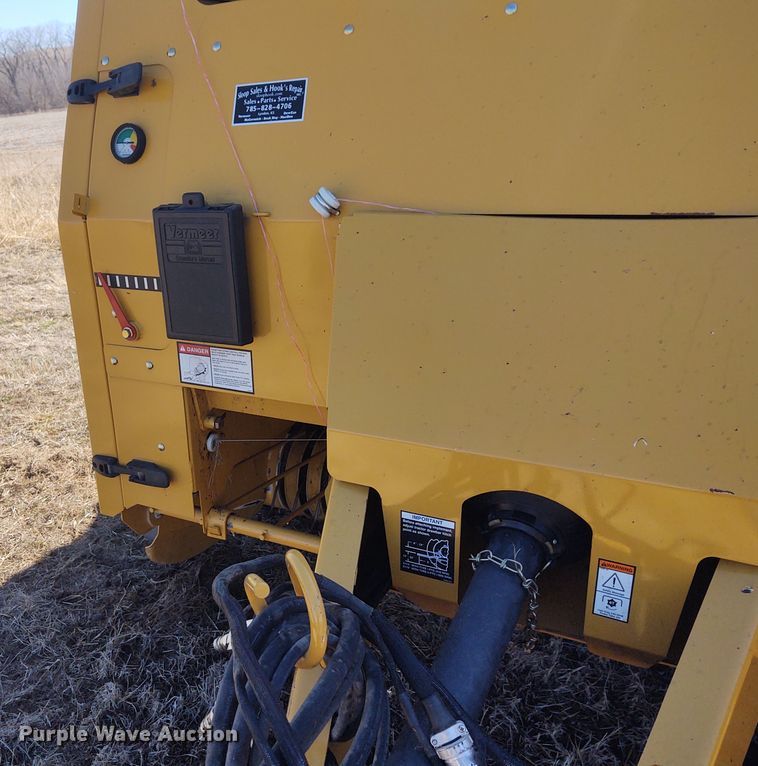 image for item FY9947 2012 Vermeer 605 Super M  round baler
