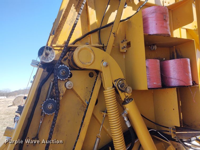 image for item FY9947 2012 Vermeer 605 Super M  round baler