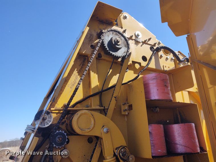 image for item FY9947 2012 Vermeer 605 Super M  round baler