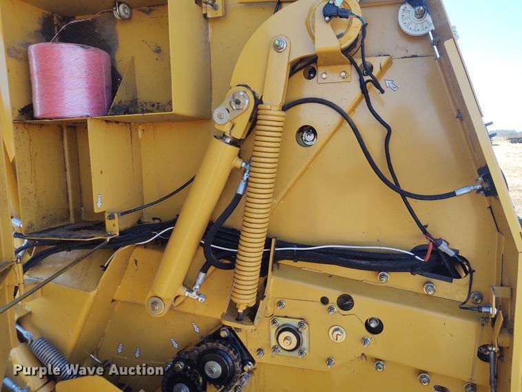 image for item FY9947 2012 Vermeer 605 Super M  round baler