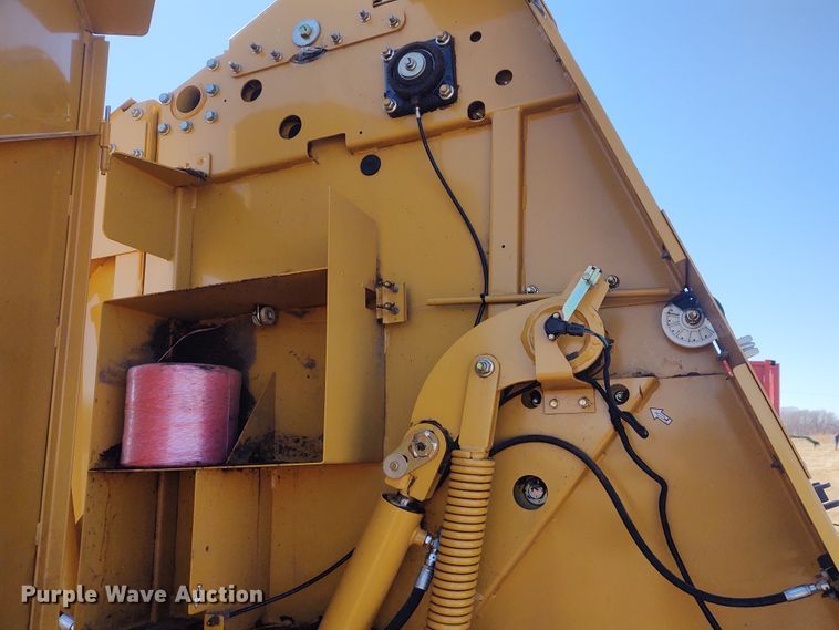 image for item FY9947 2012 Vermeer 605 Super M  round baler