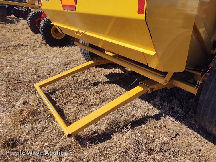 image for item FY9947 2012 Vermeer 605 Super M  round baler