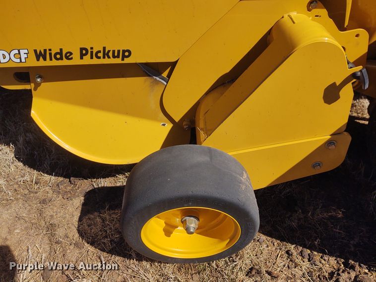 image for item FY9947 2012 Vermeer 605 Super M  round baler