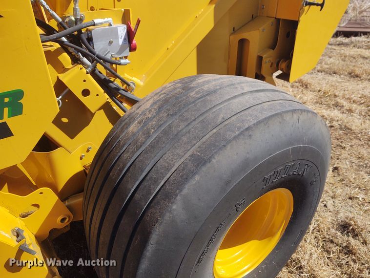 image for item FY9947 2012 Vermeer 605 Super M  round baler