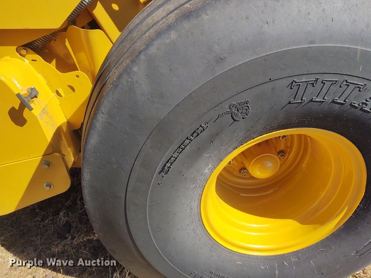 image for item FY9947 2012 Vermeer 605 Super M  round baler