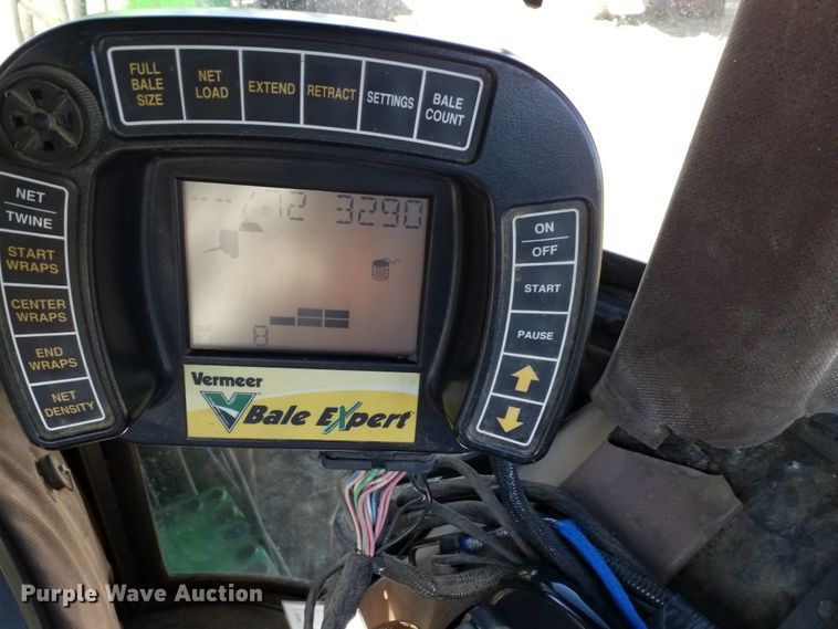 image for item FY9947 2012 Vermeer 605 Super M  round baler