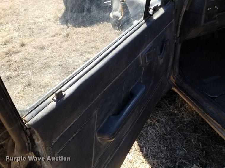 image for item FY9950 1992 Toyota  flatbed pickup truck