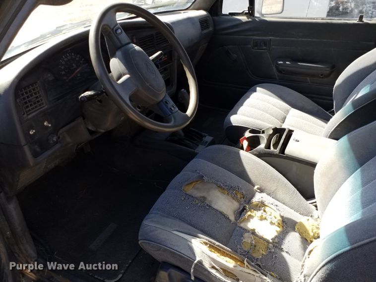 image for item FY9950 1992 Toyota  flatbed pickup truck