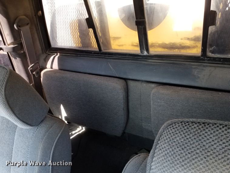 image for item FY9950 1992 Toyota  flatbed pickup truck