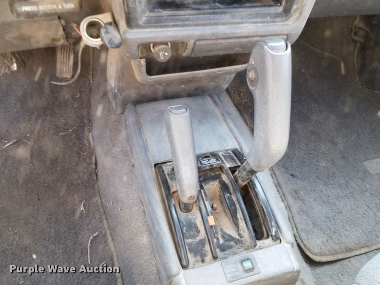 image for item FY9950 1992 Toyota  flatbed pickup truck