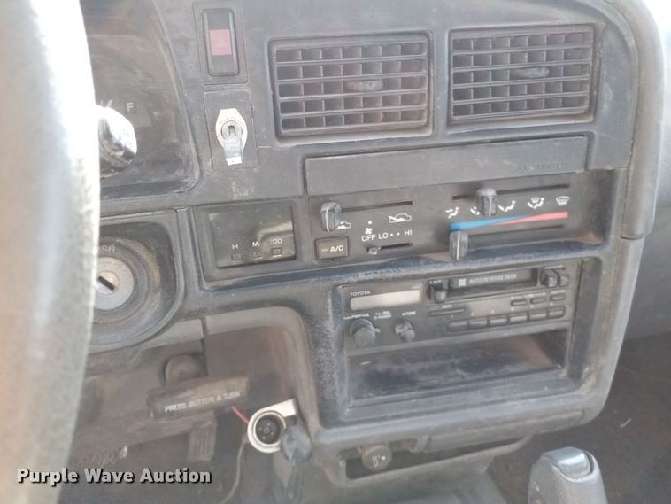 image for item FY9950 1992 Toyota  flatbed pickup truck