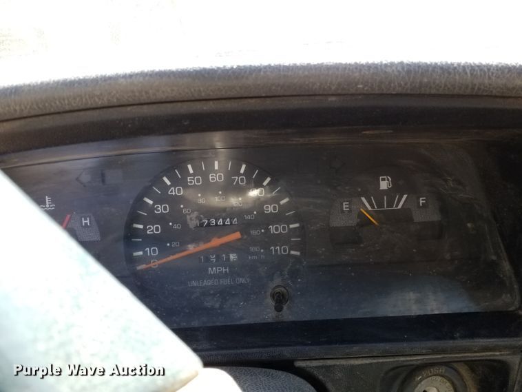 image for item FY9950 1992 Toyota  flatbed pickup truck