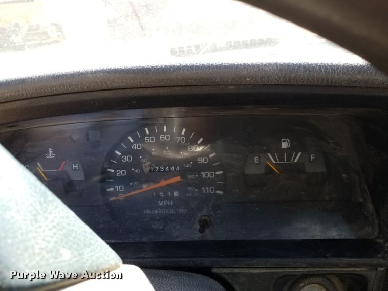 image for item FY9950 1992 Toyota  flatbed pickup truck