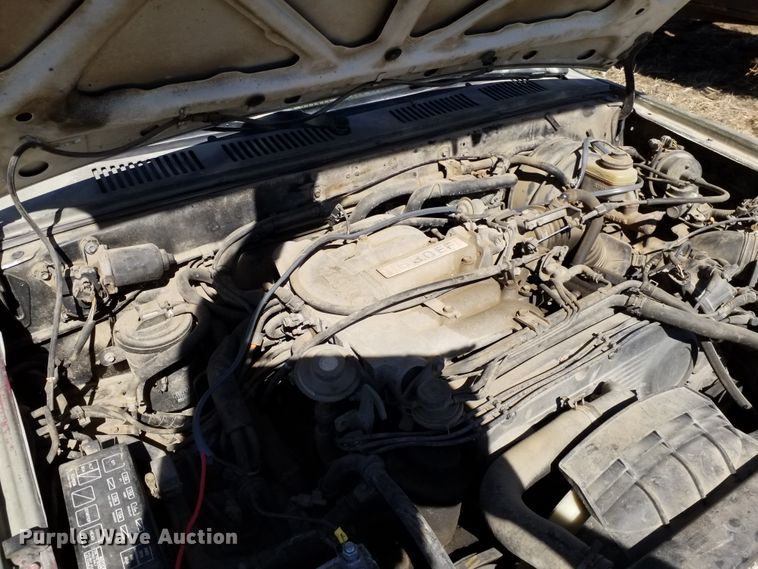 image for item FY9950 1992 Toyota  flatbed pickup truck