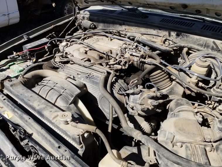 image for item FY9950 1992 Toyota  flatbed pickup truck