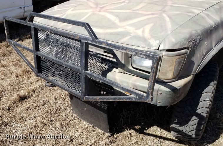 image for item FY9950 1992 Toyota  flatbed pickup truck