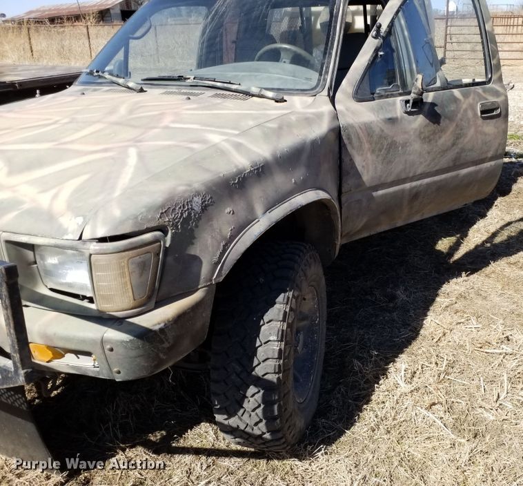 image for item FY9950 1992 Toyota  flatbed pickup truck