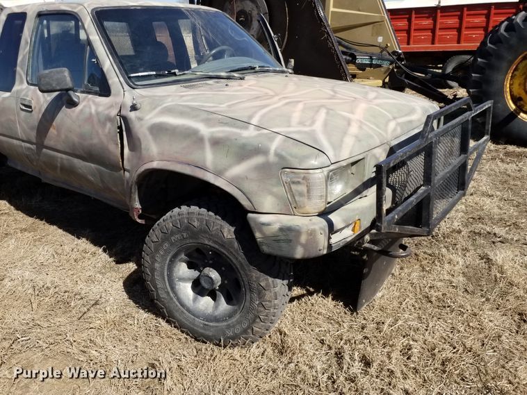 image for item FY9950 1992 Toyota  flatbed pickup truck