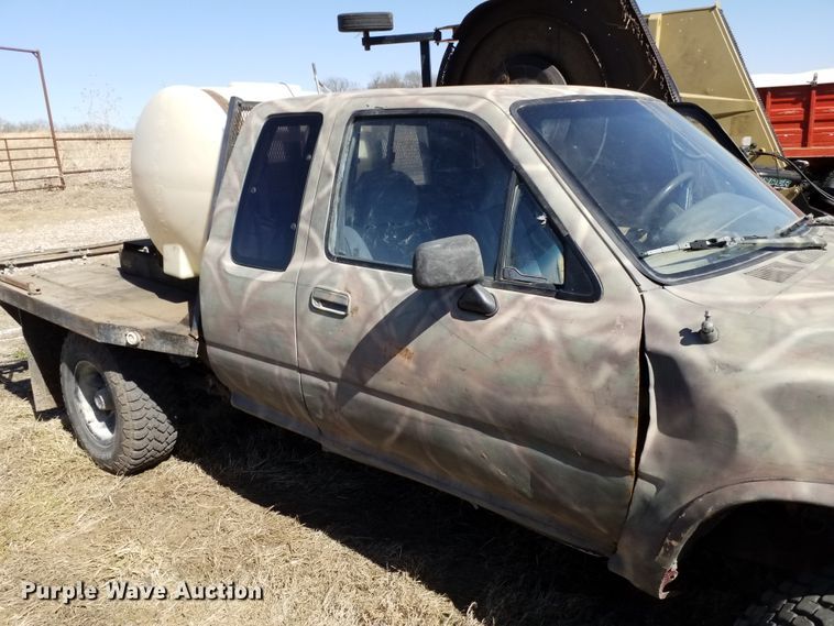 image for item FY9950 1992 Toyota  flatbed pickup truck