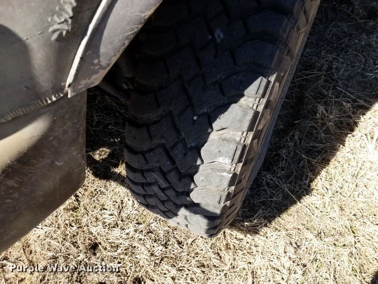 image for item FY9950 1992 Toyota  flatbed pickup truck