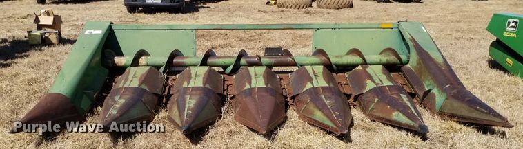 image for item FY9954 John Deere  corn head