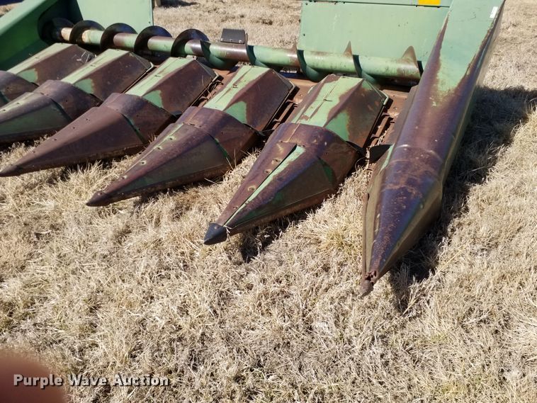 image for item FY9954 John Deere  corn head