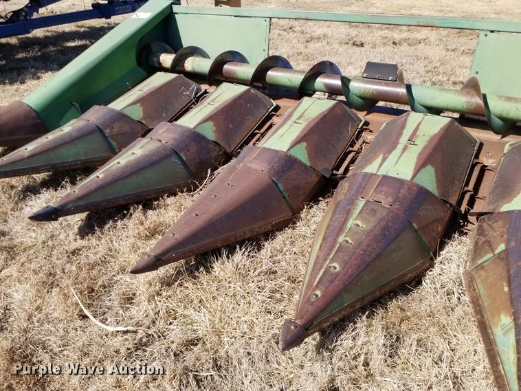 image for item FY9954 John Deere  corn head