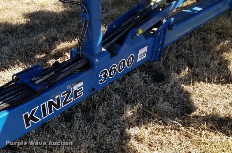 image for item FY9955 Kinze 3600  split row planter