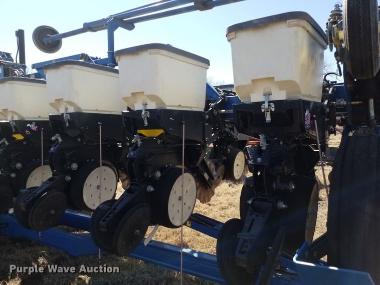 image for item FY9955 Kinze 3600  split row planter