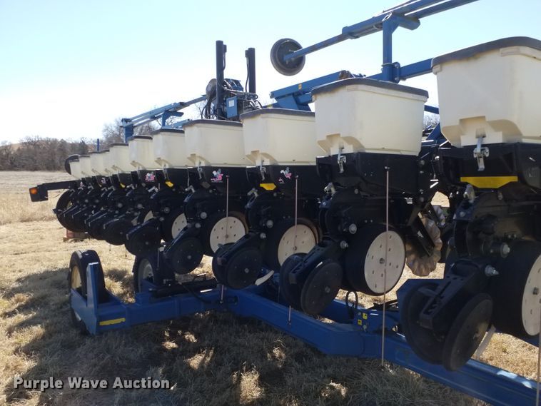 image for item FY9955 Kinze 3600  split row planter