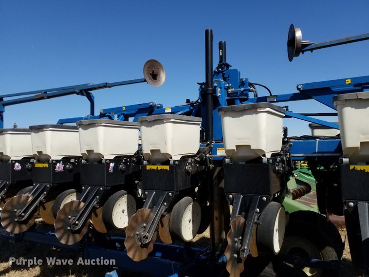 image for item FY9955 Kinze 3600  split row planter