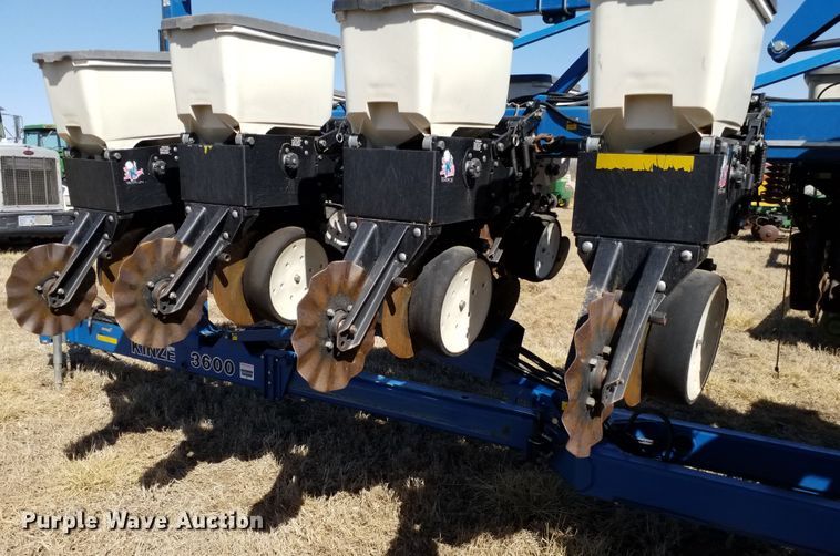 image for item FY9955 Kinze 3600  split row planter