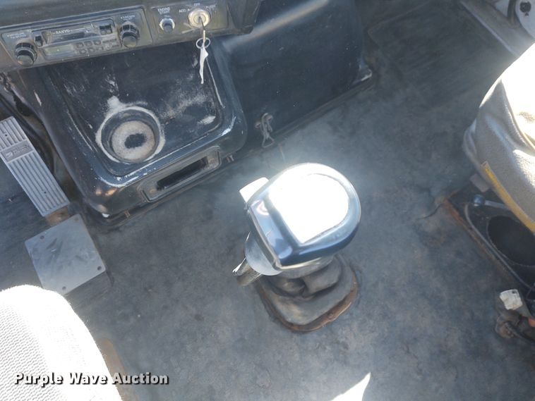 image for item FY9964 1992 White GMC WG  semi truck